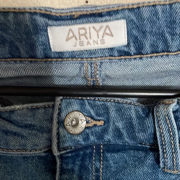 COPY - COPY - Arita Jean cut off shorts, distressed sz 15/ 32 - Picture 2 of 3